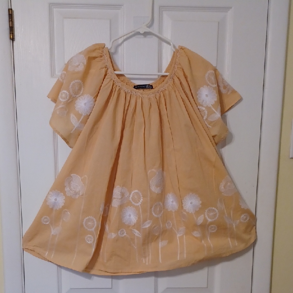Black Tape_ Sz 1X, Soft Pale Yellow Blouse with White Floral Embroidery. Cotton